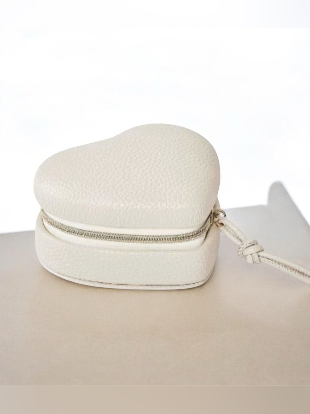 A New Day Cream/Off White Heart Shaped Travel Jewelry Orgainzer